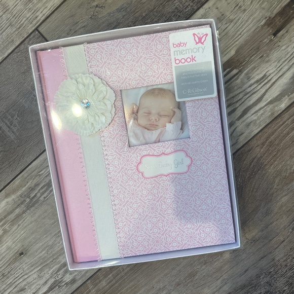 C•R•Gibson Other - 🚌BNWT ! C R Gibson “Sweet Baby Girl” baby Memory book